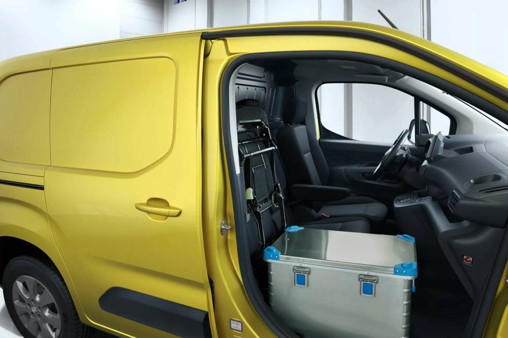 https://autogreeknews.gr/wp-content/uploads/2023/11/2024-Opel-Combo-8-2048x1539-1.jpg