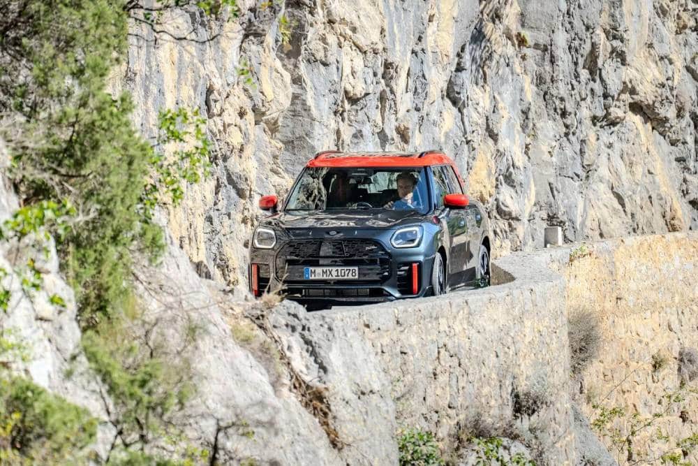 https://autogreeknews.gr/wp-content/uploads/2023/11/2025-Mini-John-Cooper-Works-Countryman-24.jpg