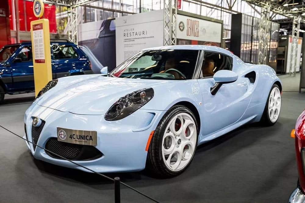 https://autogreeknews.gr/wp-content/uploads/2023/11/Alfa-Romeo-4C-Unica-_-Alfattitude-1.jpg