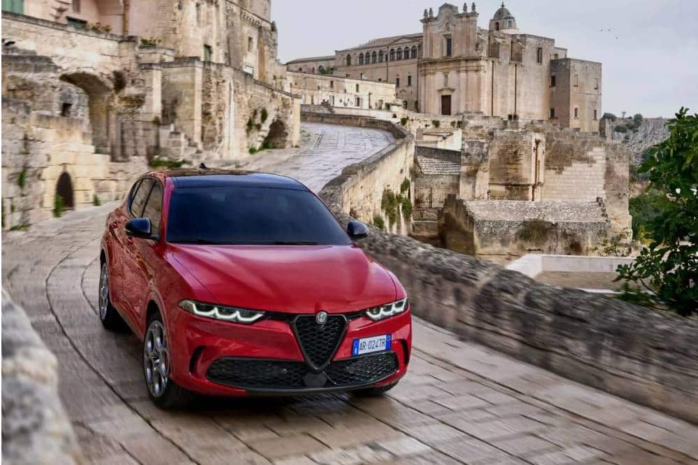 https://autogreeknews.gr/wp-content/uploads/2023/11/Alfa-Romeo-Tonale-Tributo-Italiano-5.jpg