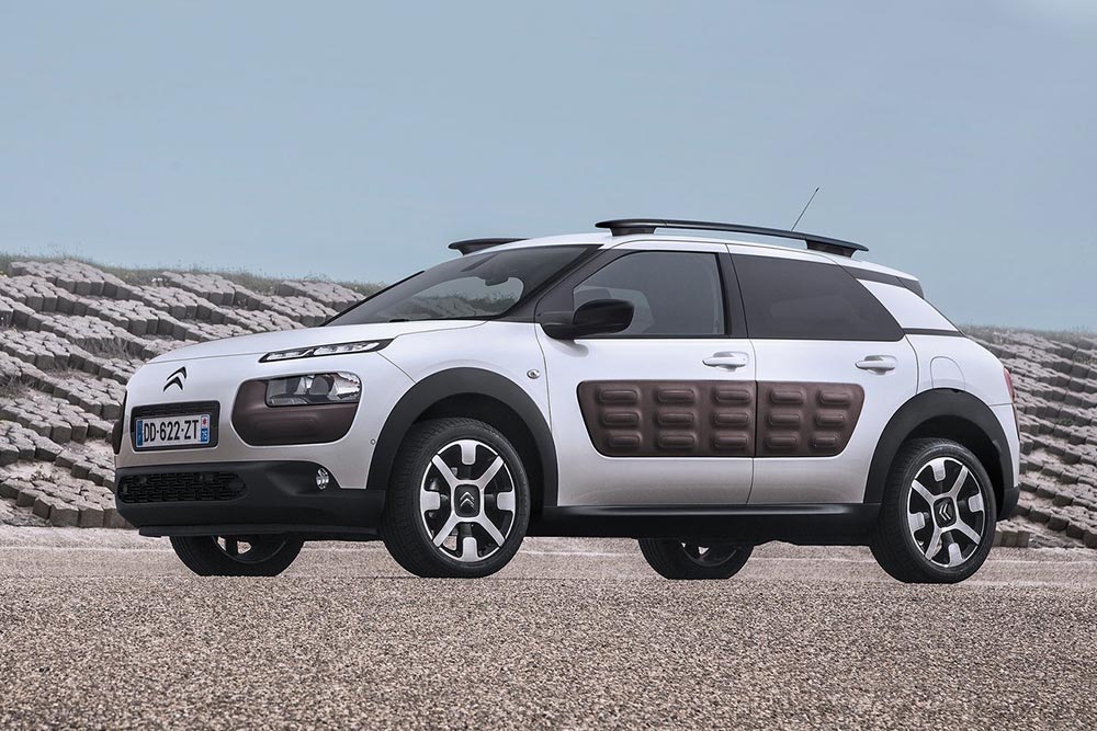 https://autogreeknews.gr/wp-content/uploads/2023/11/Citroen-C4_Cactus-2015-1.jpg