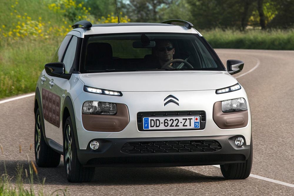 https://autogreeknews.gr/wp-content/uploads/2023/11/Citroen-C4_Cactus-2015-6.jpg