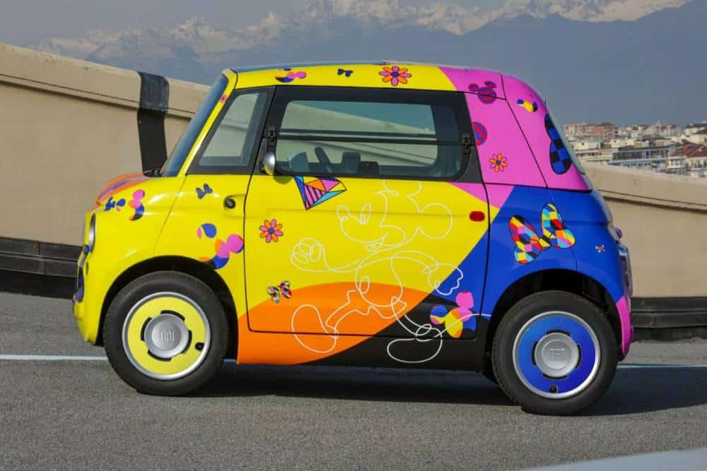 https://autogreeknews.gr/wp-content/uploads/2023/11/Fiat-Topolino-Abstract-Disney-6-2048x1366-1.jpg