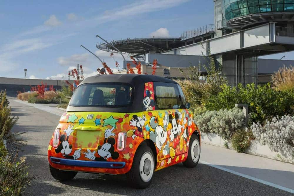 https://autogreeknews.gr/wp-content/uploads/2023/11/Fiat-Topolino-Giorgio-Cavazzano-Disney-3-2048x1366-1.jpg