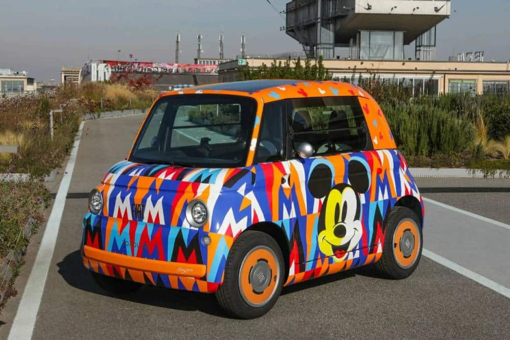 https://autogreeknews.gr/wp-content/uploads/2023/11/Fiat-Topolino-Modern-Disney-1-2048x1366-1.jpg