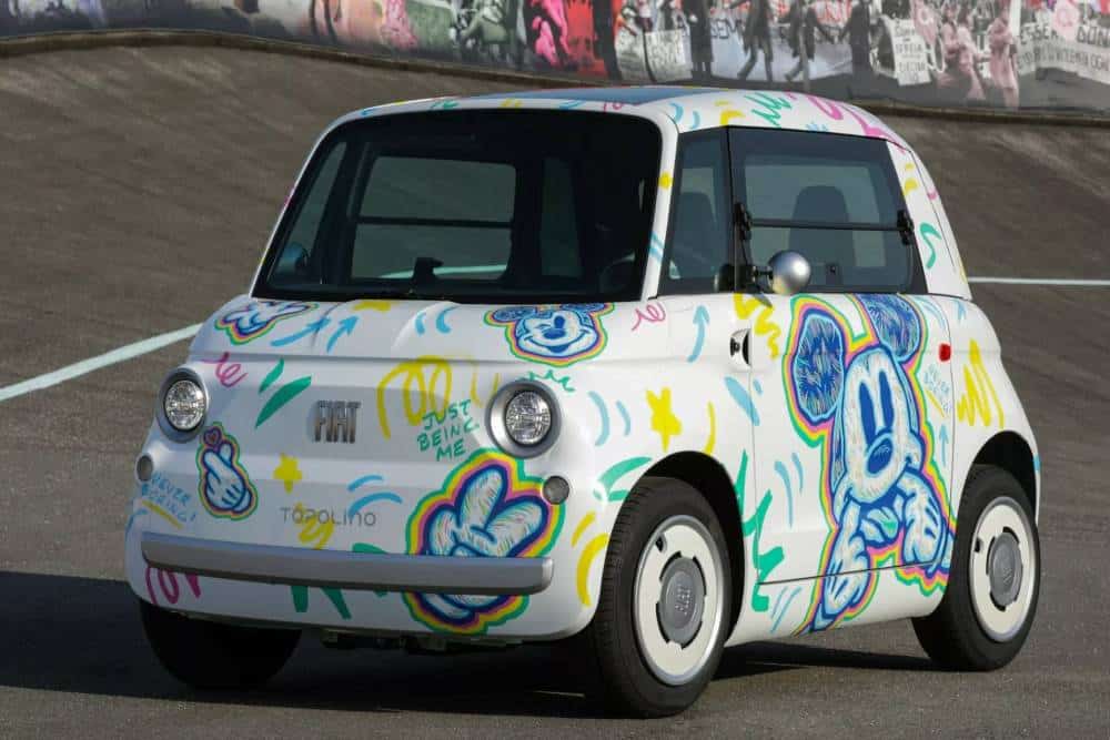 https://autogreeknews.gr/wp-content/uploads/2023/11/Fiat-Topolino-Street-Disney-1-2048x1366-1.jpg