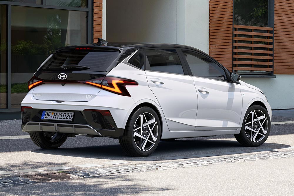 https://autogreeknews.gr/wp-content/uploads/2023/11/Hyundai-i20-2023-white-4.jpg