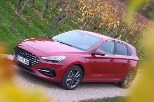 Hyundai_i30_hatchback_062 (1)