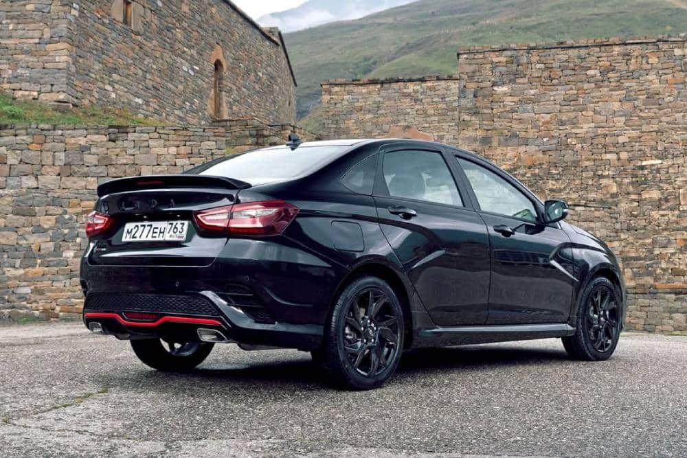 https://autogreeknews.gr/wp-content/uploads/2023/11/Lada_Vesta_Sportline_2023_prvni_sada_03.jpg