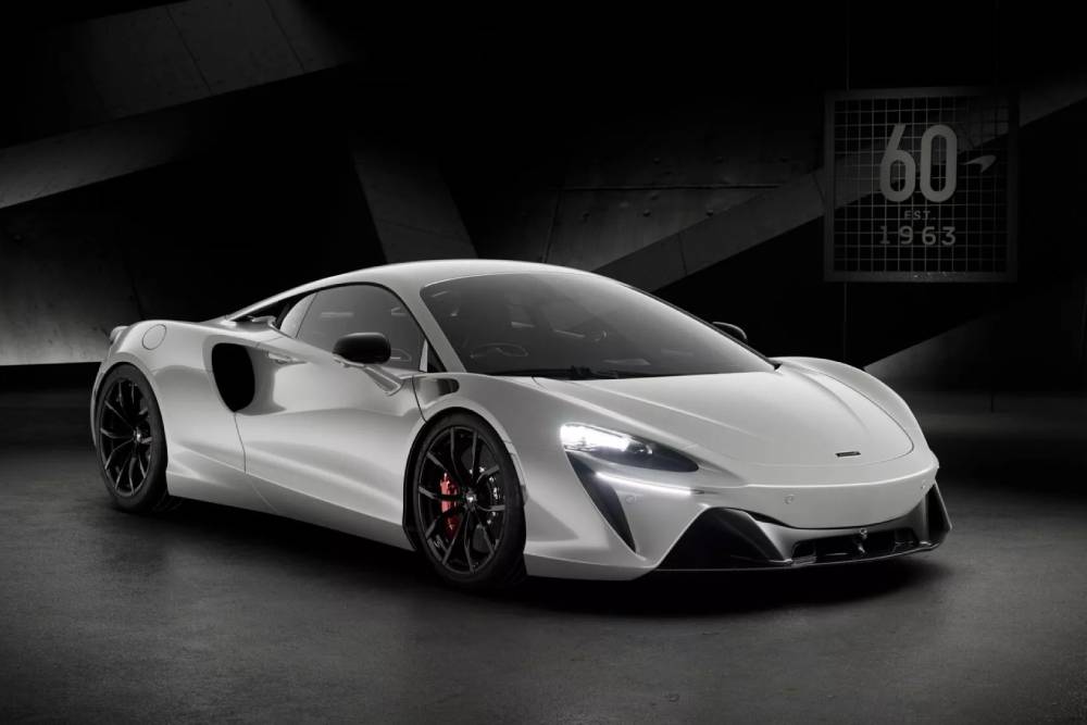 https://autogreeknews.gr/wp-content/uploads/2023/11/McLaren-60th-anniversary-00010-2048x1186-1.jpg