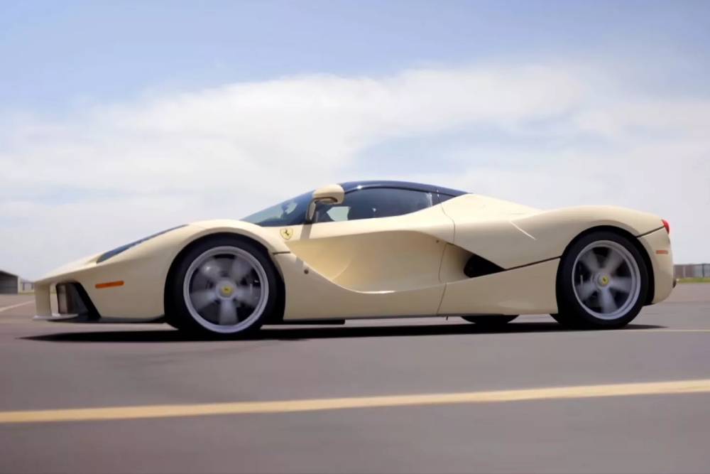 https://autogreeknews.gr/wp-content/uploads/2023/11/Sammy-Hagar-LaFerrari-1110-2.jpg