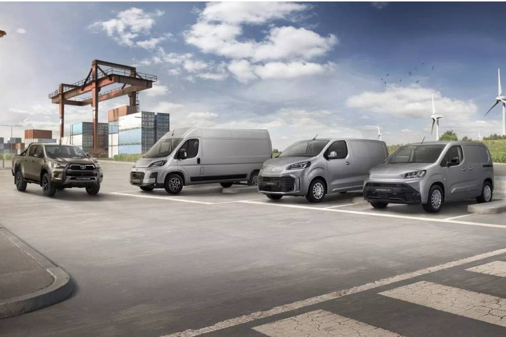 https://autogreeknews.gr/wp-content/uploads/2023/11/Toyota-Professional-Lineup-1-2048x970-1.jpg
