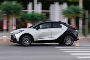 Toyota_C-HR-320 (1)