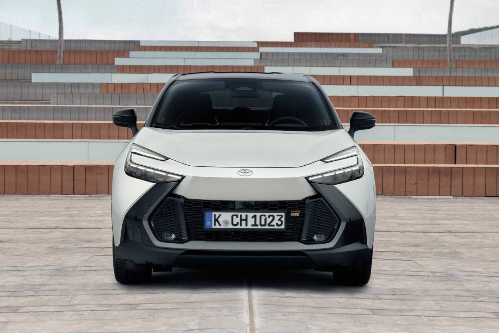 https://autogreeknews.gr/wp-content/uploads/2023/11/Toyota_C-HR-375.jpg