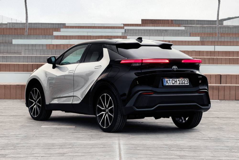 https://autogreeknews.gr/wp-content/uploads/2023/11/Toyota_C-HR-377.jpg