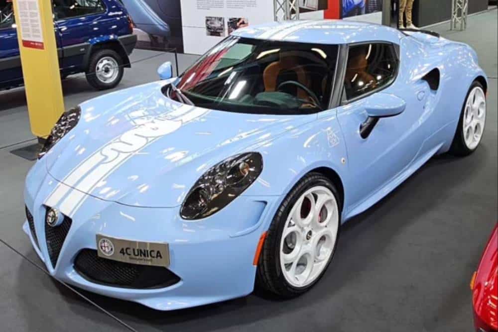 https://autogreeknews.gr/wp-content/uploads/2023/11/alfa-romeo-4c-unica.jpg
