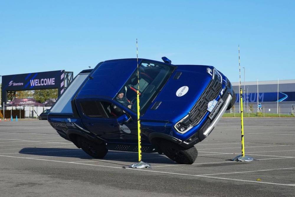 https://autogreeknews.gr/wp-content/uploads/2023/11/guiness-world-record-ranger-raptor-02.jpg