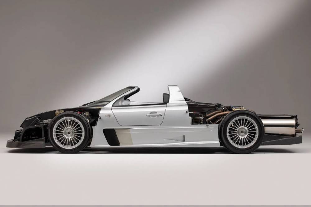 https://autogreeknews.gr/wp-content/uploads/2023/11/mercedes-clk-gtr-roadster-auction-04.jpg