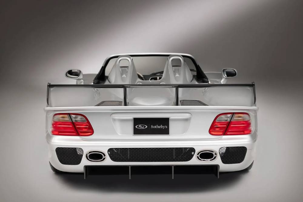 https://autogreeknews.gr/wp-content/uploads/2023/11/mercedes-clk-gtr-roadster-auction-06.jpg