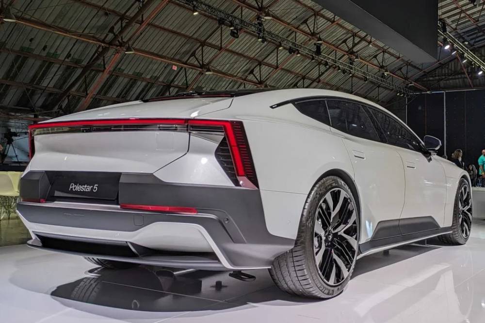https://autogreeknews.gr/wp-content/uploads/2023/11/polestar-5-02.jpg