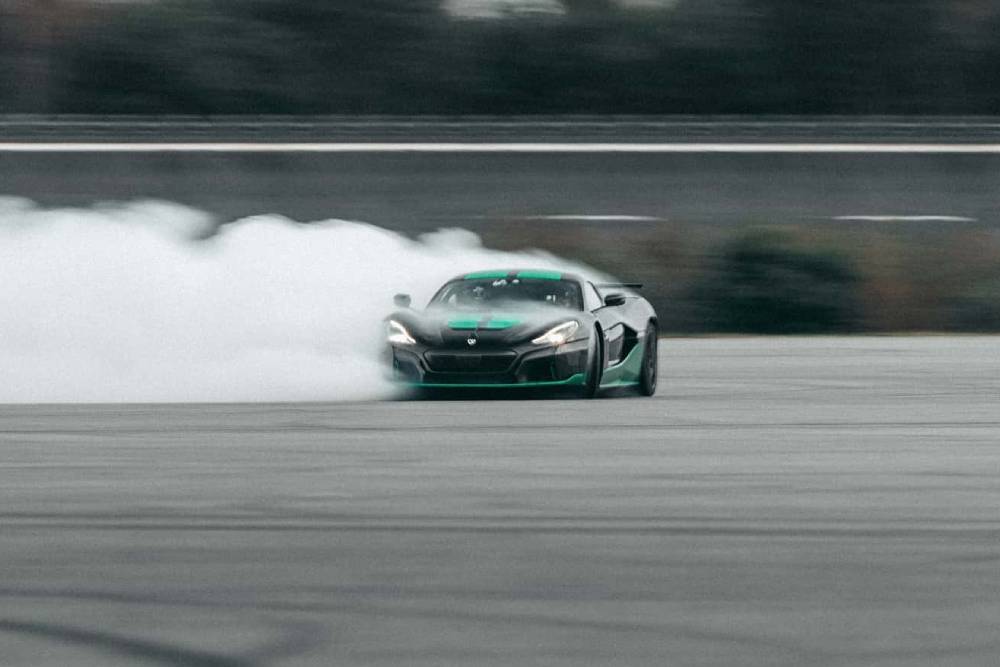 https://autogreeknews.gr/wp-content/uploads/2023/11/rimac-nevera-reverse-record-3.jpg
