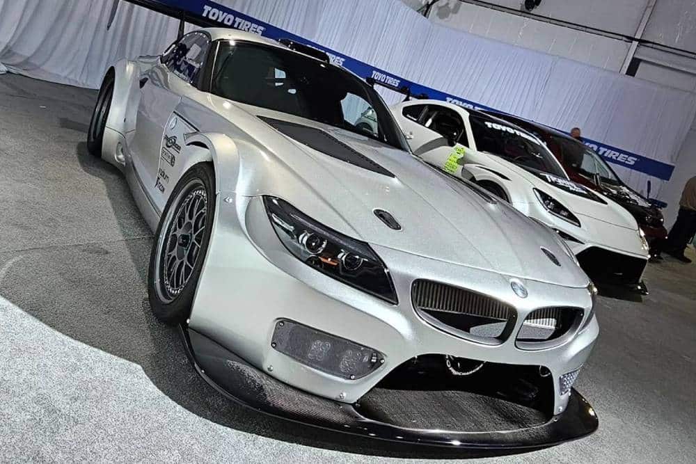 https://autogreeknews.gr/wp-content/uploads/2023/11/road-legal-bmw-z4-gt3-mercedes-v12-12.jpg