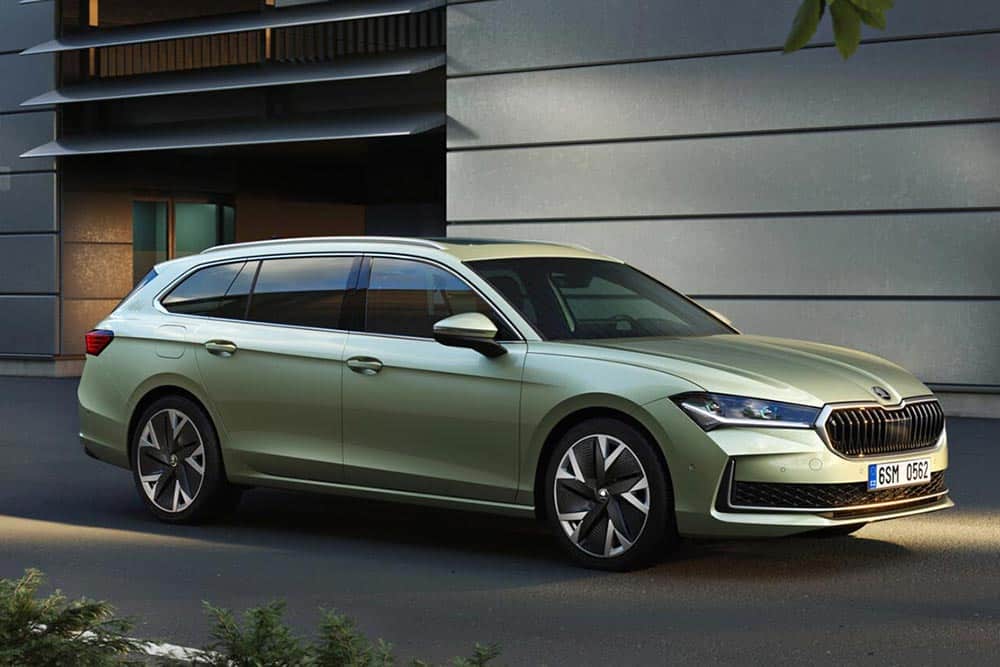 https://autogreeknews.gr/wp-content/uploads/2023/11/skoda_superb_2023-11.jpg