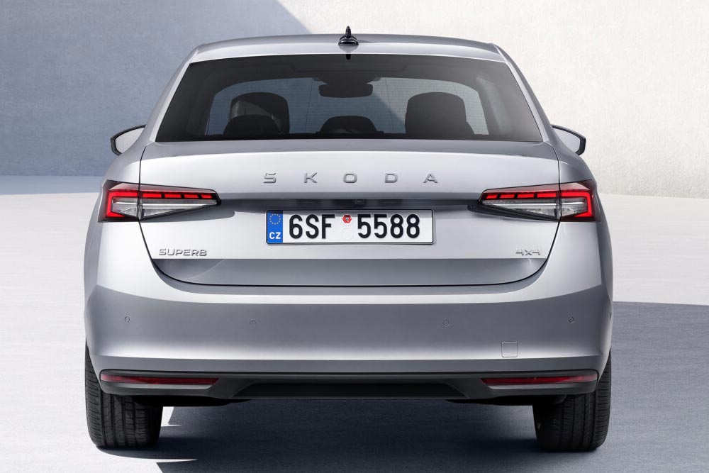 https://autogreeknews.gr/wp-content/uploads/2023/11/skoda_superb_2023-4.jpg
