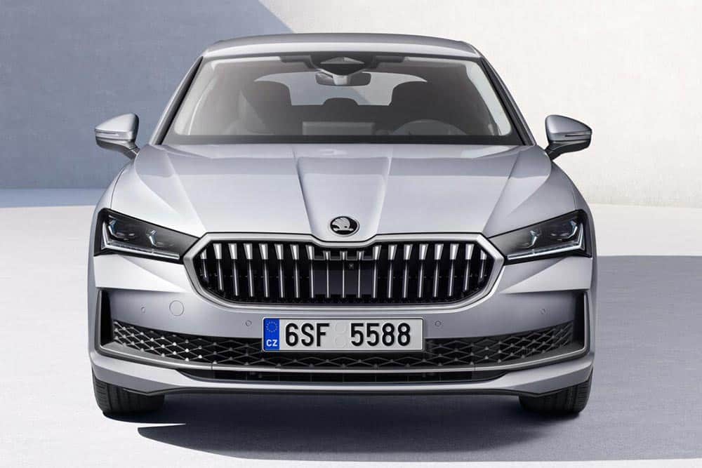 https://autogreeknews.gr/wp-content/uploads/2023/11/skoda_superb_2023-6.jpg