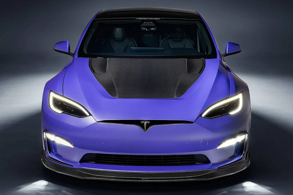 https://autogreeknews.gr/wp-content/uploads/2023/11/tesla-model-s-plaid-vorsteiner-1.jpg