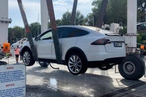 tesla-model-x-on-fire-after-being-fully-submerged- (3)