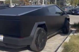 the-first-stealth-matte-black-cybertruck-was-spott (3)