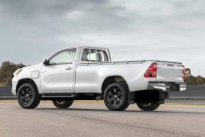 toyota-hilux-revo-bev1