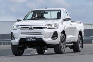 toyota-hilux-revo-bev2