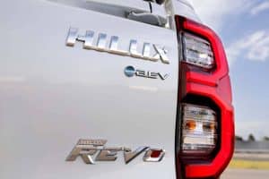 toyota-hilux-revo-bev3