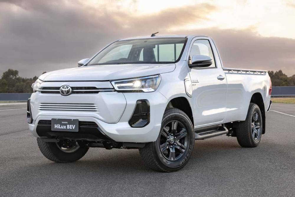 https://autogreeknews.gr/wp-content/uploads/2023/11/toyota-hilux-revo-bev7.jpg