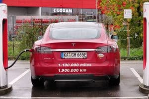 1.9 mil tesla model s (8)