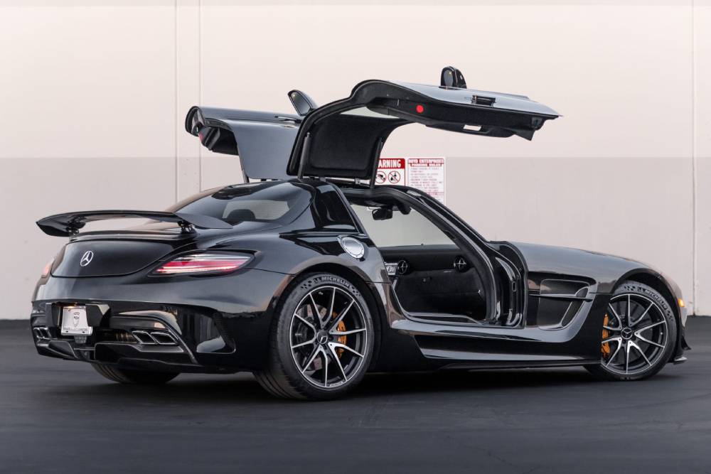 https://autogreeknews.gr/wp-content/uploads/2023/12/2014_mercedes-benz_sls-amg-black-series_DJ2A7970-2.jpg