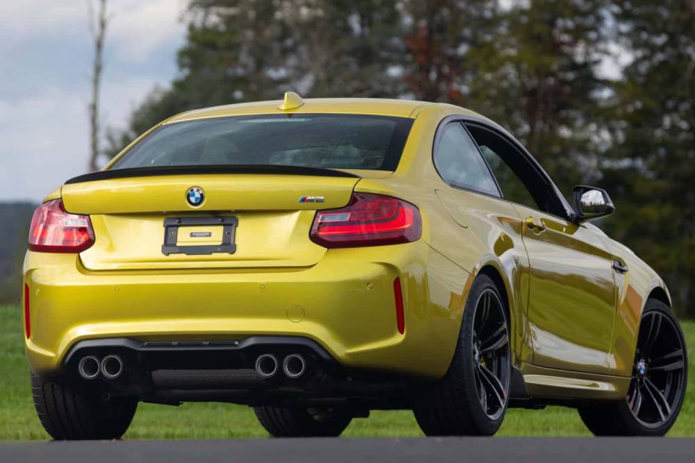https://autogreeknews.gr/wp-content/uploads/2023/12/2017-bmw-m2-austin-yellow-4.jpg