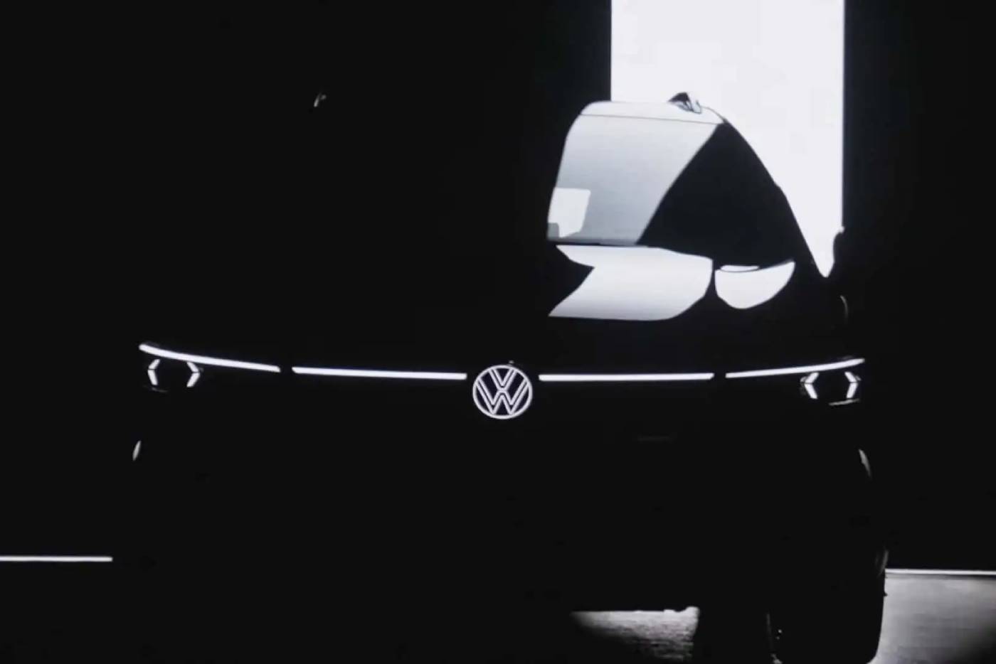 Βγαίνει από τις σκιές το νέο VW Golf (+video)