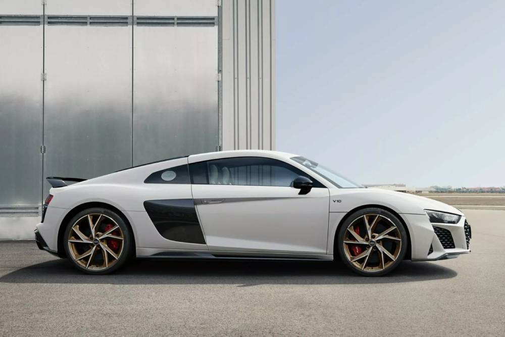 https://autogreeknews.gr/wp-content/uploads/2023/12/Audi-R8-Coupe-Japan-Final-Edition-2-2048x1361-1.jpg