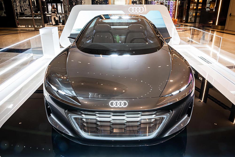 https://autogreeknews.gr/wp-content/uploads/2023/12/Audi-grandsphere-golden-hall-1.jpg