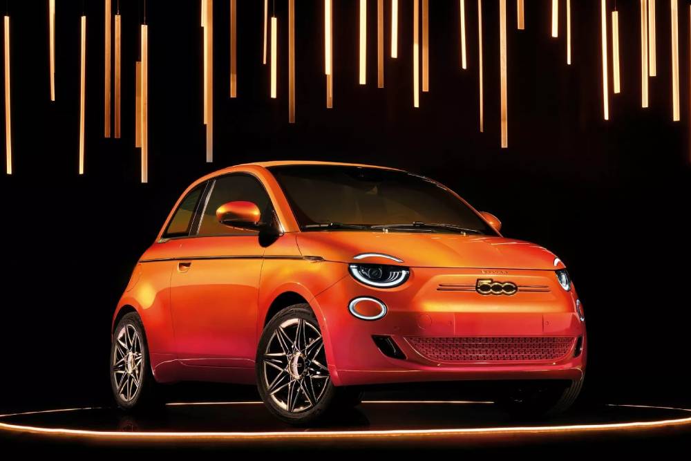 https://autogreeknews.gr/wp-content/uploads/2023/12/Fiat-500e-Concepts-1128-9.jpg