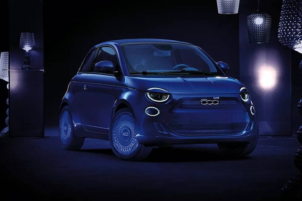 https://autogreeknews.gr/wp-content/uploads/2023/12/Fiat-500e-Kartell-1211-1.jpg