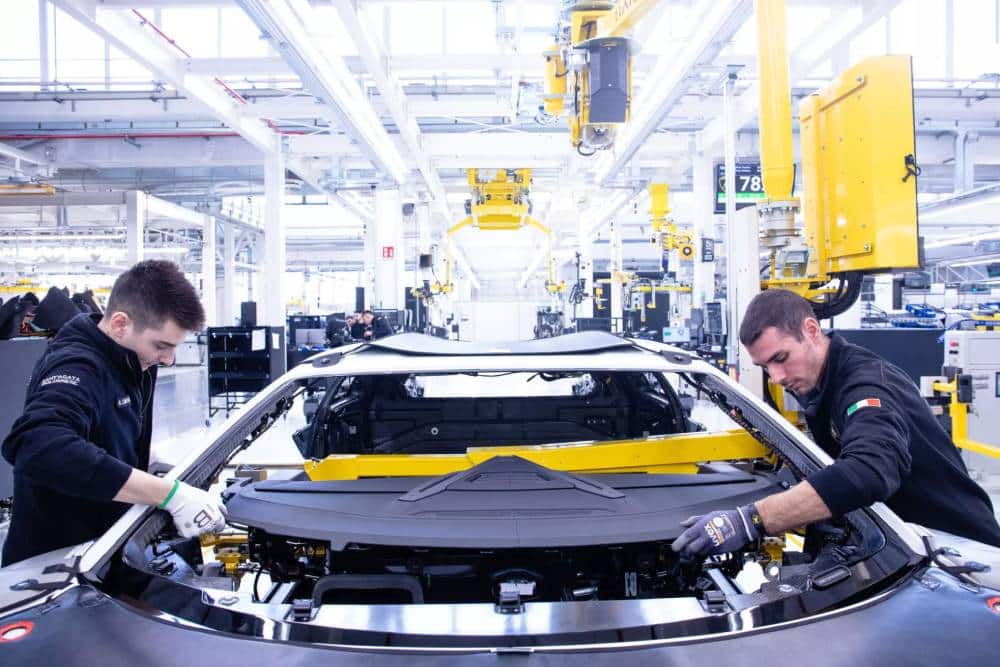 https://autogreeknews.gr/wp-content/uploads/2023/12/Lamborghini-factory-00007-2048x1366-1.jpg