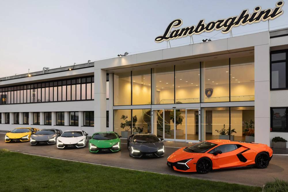 https://autogreeknews.gr/wp-content/uploads/2023/12/Lamborghini-factory-00008-2048x1366-1.jpg