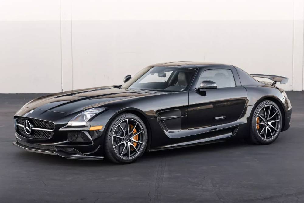 https://autogreeknews.gr/wp-content/uploads/2023/12/Mercedes-SLS-AMG-Black-1.jpg