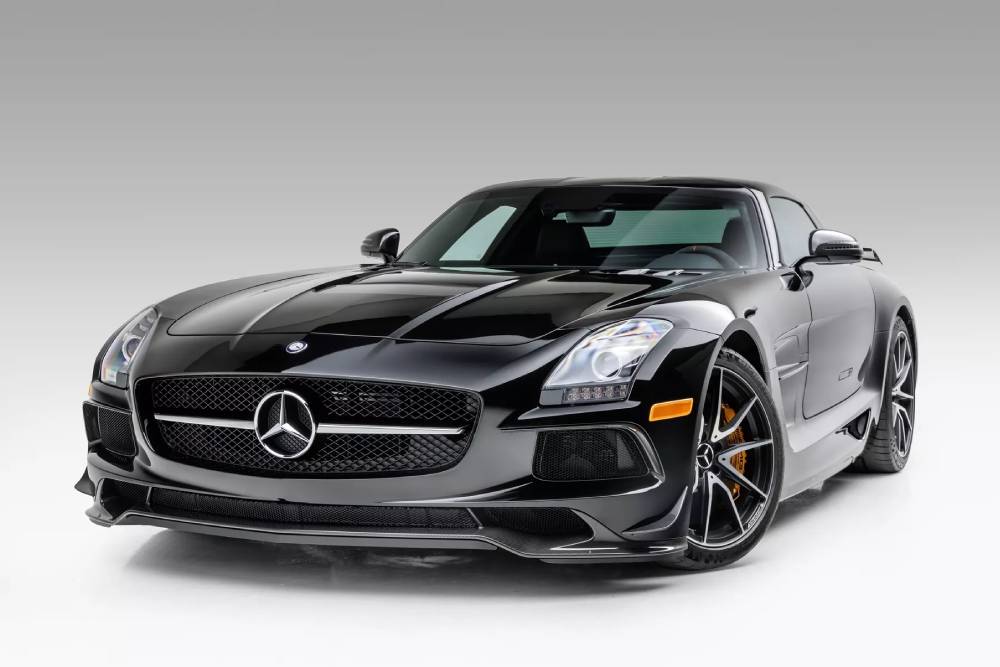 https://autogreeknews.gr/wp-content/uploads/2023/12/Mercedes-SLS-AMG-Black-4.jpg