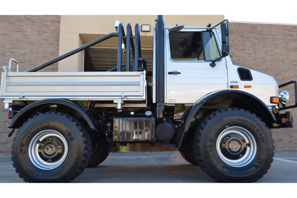 https://autogreeknews.gr/wp-content/uploads/2023/12/arnold-schwarzenegger-mercedes-unimog-auction-4.jpg