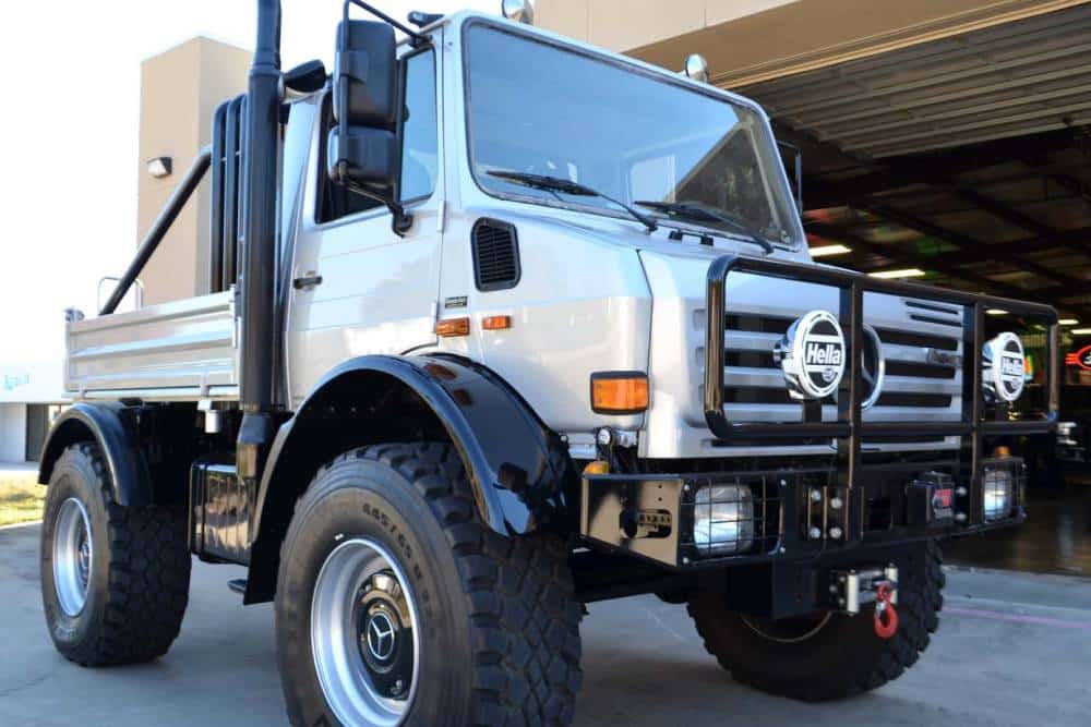 https://autogreeknews.gr/wp-content/uploads/2023/12/arnold-schwarzenegger-mercedes-unimog-auction.jpg